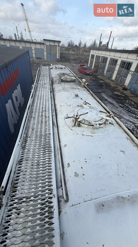 Цистерна полуприцеп Feldbinder EUT 1980 в Измаиле