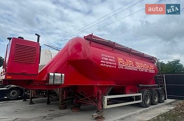 Цементовоз Feldbinder EUT 2008 в Бучаче