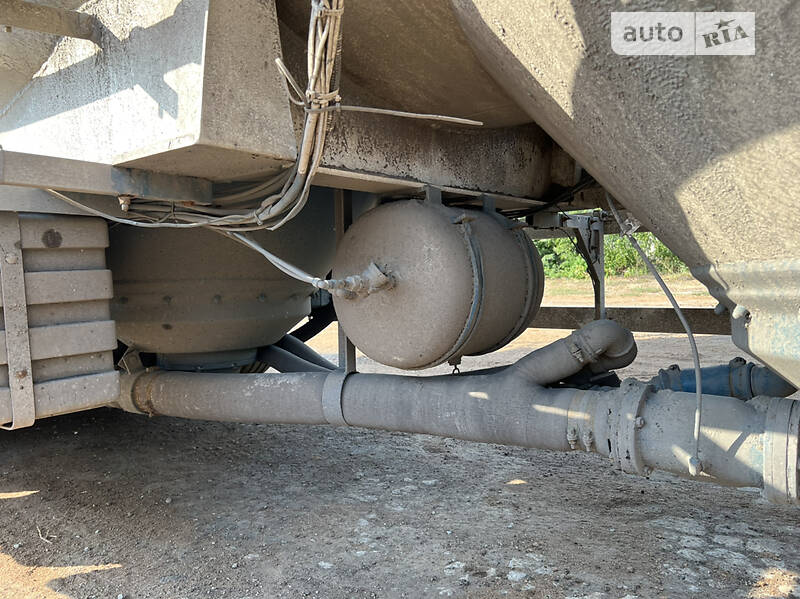 Цистерна напівпричіп Feldbinder FFB 2001 в Дніпрі