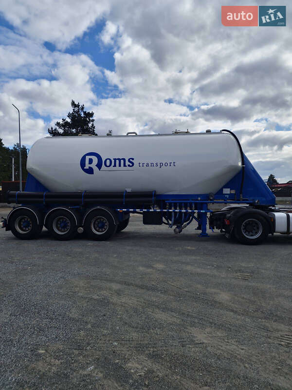 Цистерна Feldbinder FFB 2002 в Вишгороді