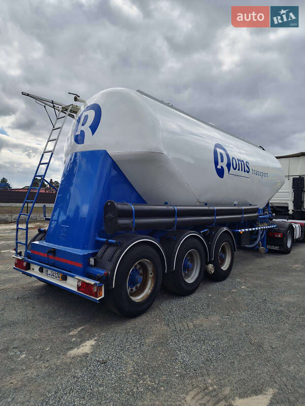 Цементовоз Feldbinder FFB 2002 в Вышгороде