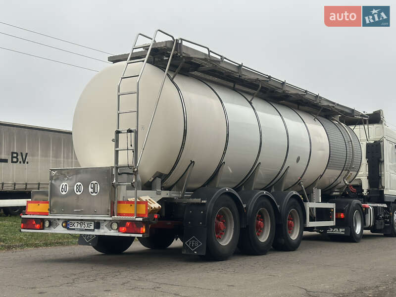 Цистерна напівпричіп Feldbinder TSA 2004 в Дубні