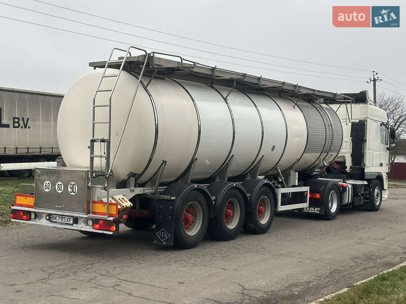 Цистерна напівпричіп Feldbinder TSA 2004 в Дубні