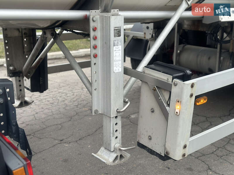 Цистерна напівпричіп Feldbinder TSA 2004 в Дубні