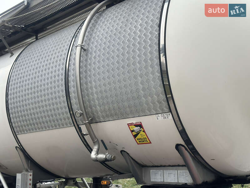 Цистерна напівпричіп Feldbinder TSA 2004 в Дубні