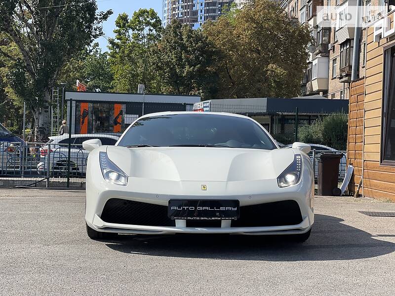 Купе Ferrari 488 GTB 2015 в Киеве