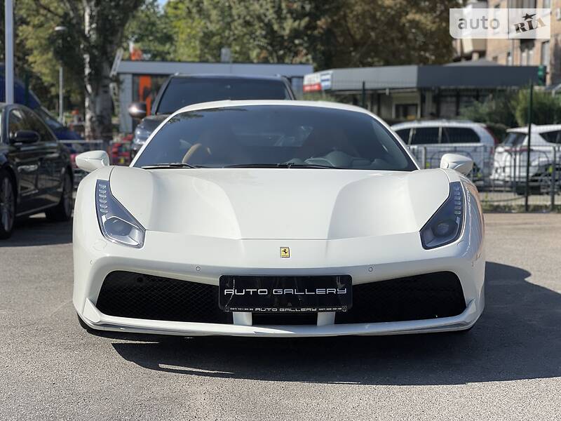 Купе Ferrari 488 GTB 2015 в Киеве