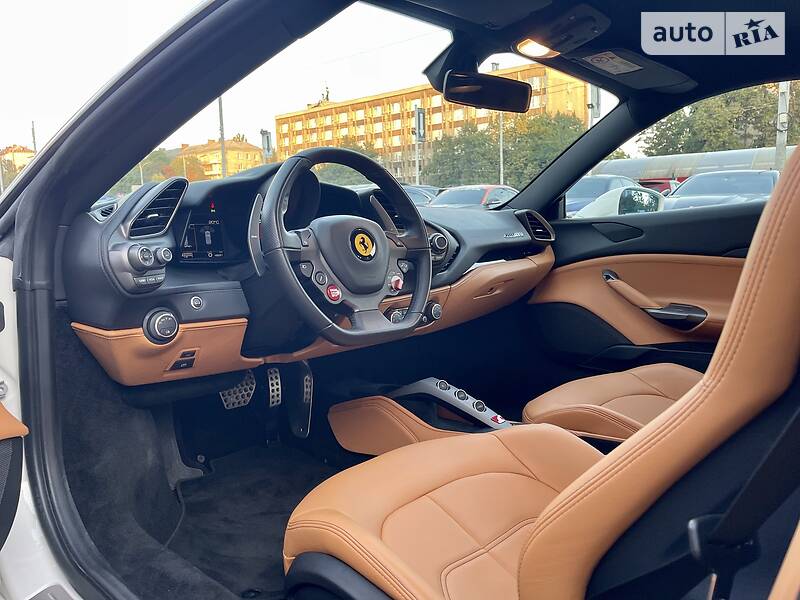 Купе Ferrari 488 GTB 2015 в Киеве
