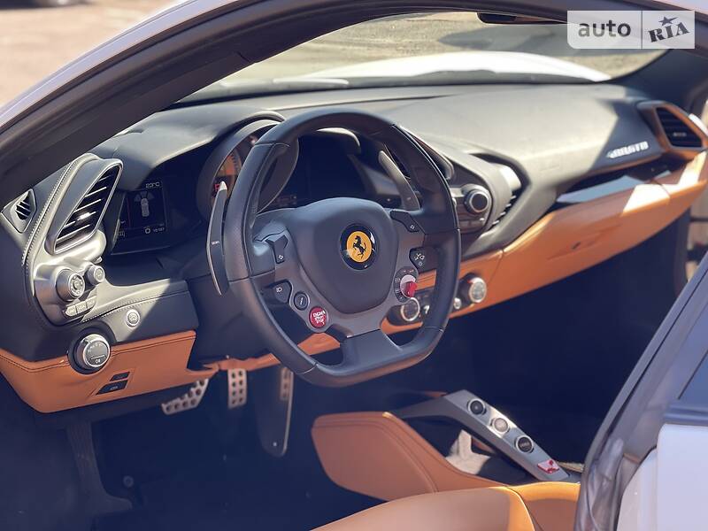 Купе Ferrari 488 GTB 2015 в Киеве