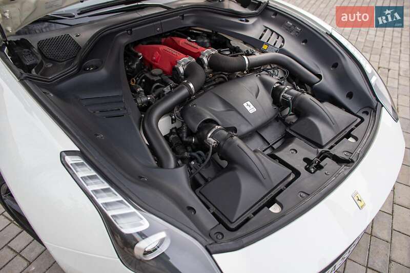 Кабриолет Ferrari California T 2015 в Киеве