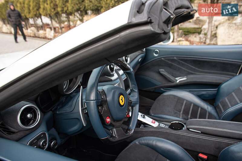 Кабриолет Ferrari California T 2015 в Киеве