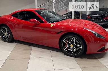 Кабриолет Ferrari California 2015 в Киеве