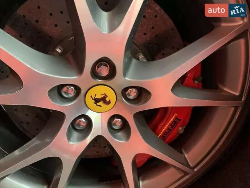 Кабриолет Ferrari California 2010 в Киеве