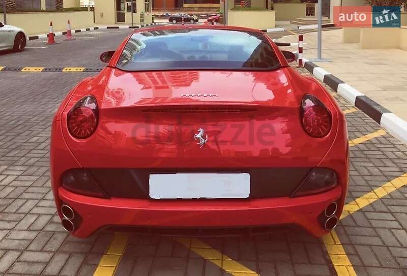 Кабриолет Ferrari California 2010 в Киеве