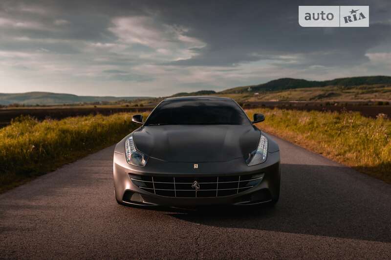Хэтчбек Ferrari FF 2013 в Львове