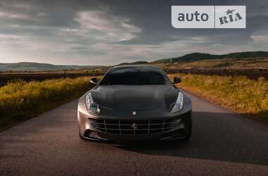 Хетчбек Ferrari FF 2013 в 