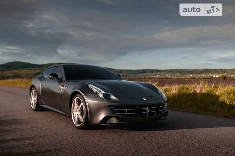 Хэтчбек Ferrari FF 2013 в Львове