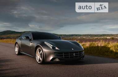 Хетчбек Ferrari FF 2013 в 