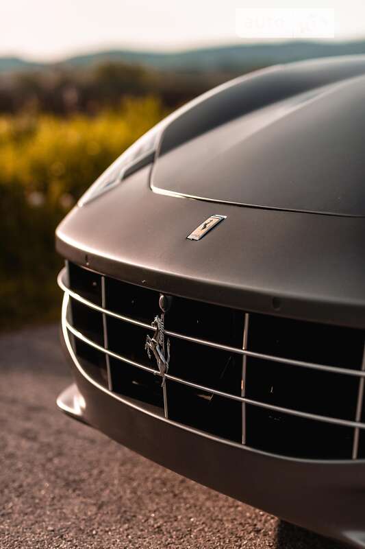 Хэтчбек Ferrari FF 2013 в Львове