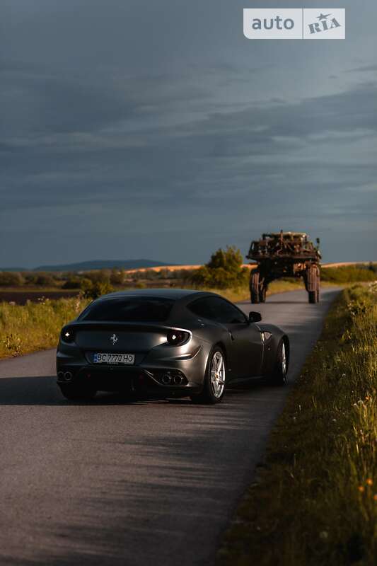 Хэтчбек Ferrari FF 2013 в Львове