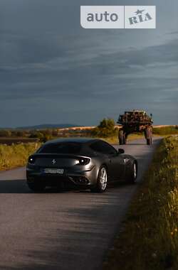 Хетчбек Ferrari FF 2013 в 