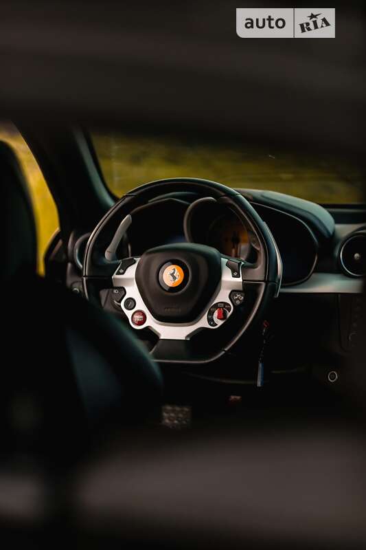 Хэтчбек Ferrari FF 2013 в Львове