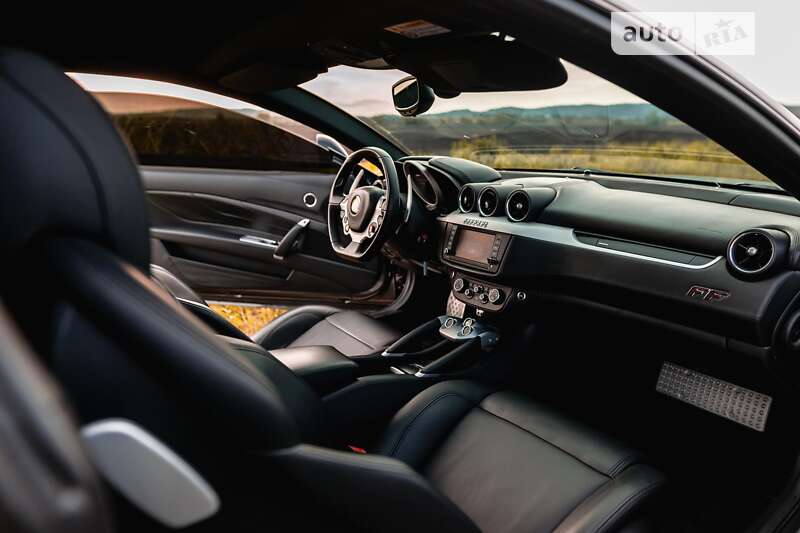 Хэтчбек Ferrari FF 2013 в Львове