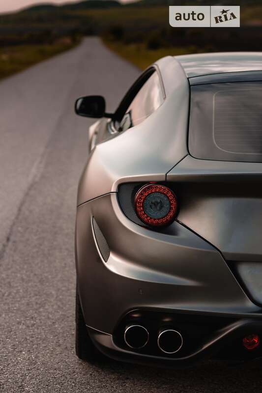 Хэтчбек Ferrari FF 2013 в Львове