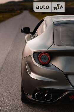Хетчбек Ferrari FF 2013 в 
