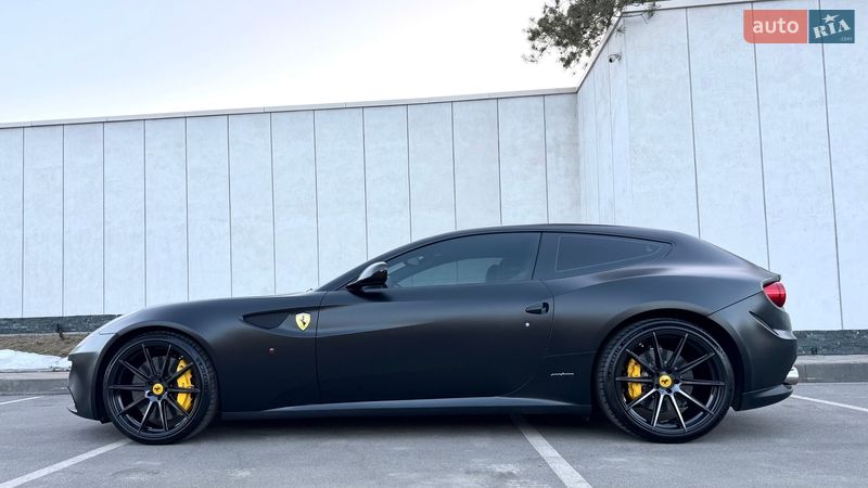 Купе Ferrari FF 2013 в Киеве