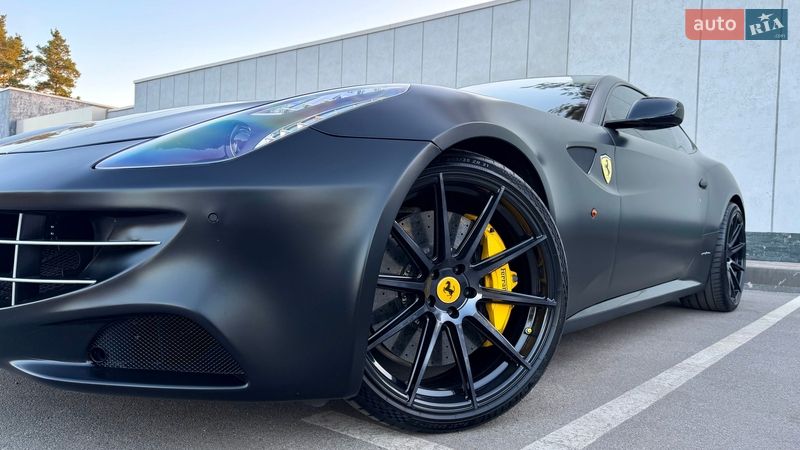 Купе Ferrari FF 2013 в Киеве