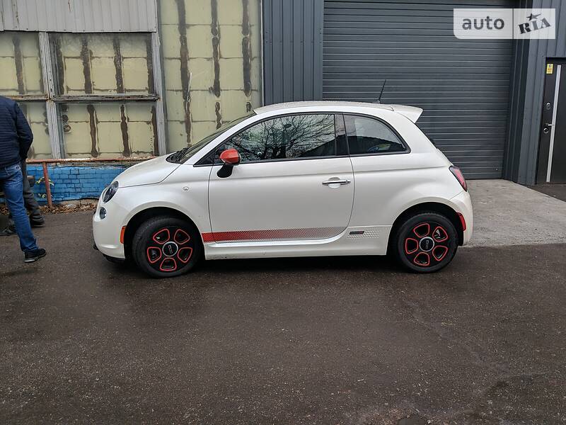 Хэтчбек Fiat 500e 2015 в Киеве