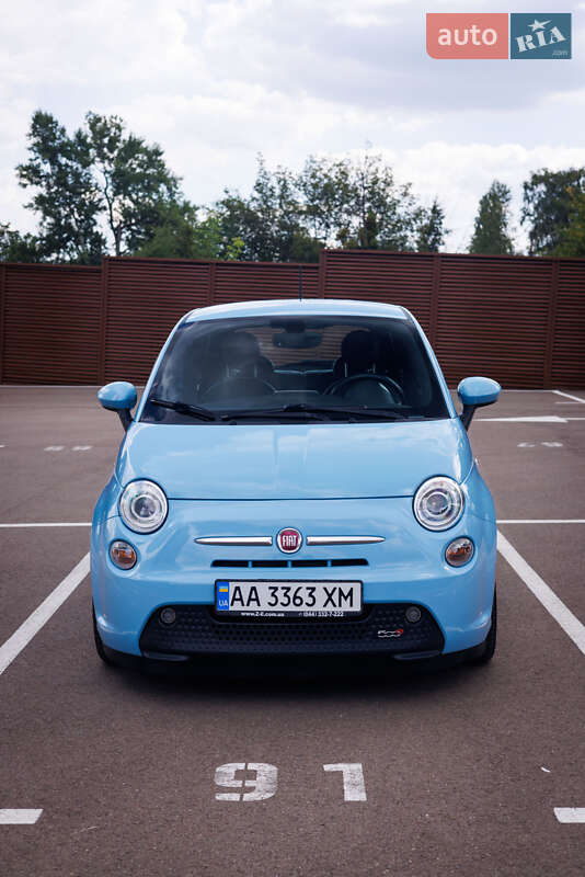 Хэтчбек Fiat 500e 2016 в 