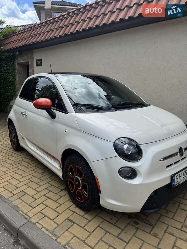 Хетчбек Fiat 500e 2015 в 