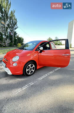 Хэтчбек Fiat 500e 2015 в 