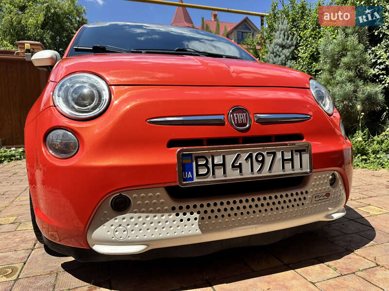 Хэтчбек Fiat 500e 2014 в 