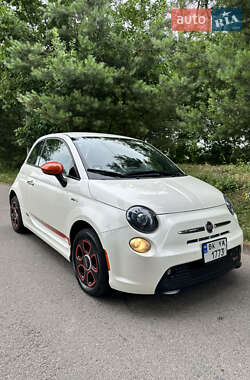 Хэтчбек Fiat 500e 2015 в 