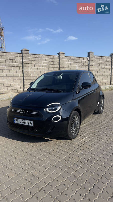 Хэтчбек Fiat 500e 2021 в 