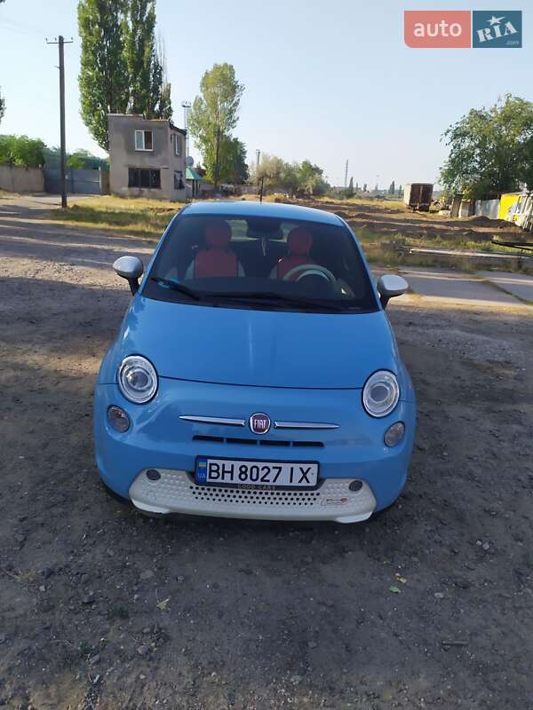 Хэтчбек Fiat 500e 2014 в 