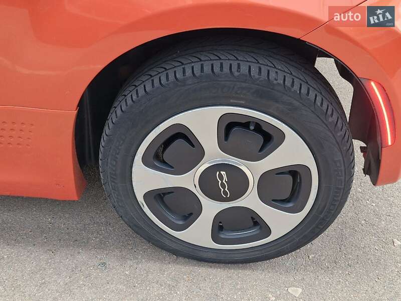 Хэтчбек Fiat 500e 2017 в Киеве