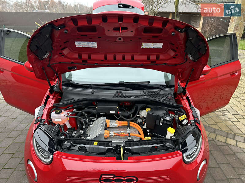 Хэтчбек Fiat 500e 2022 в Дубно