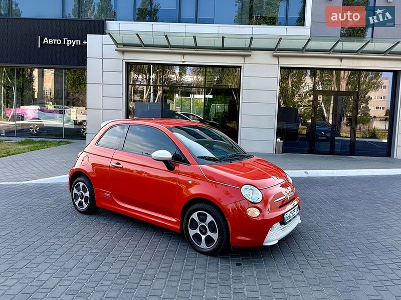 Fiat 500e, photos from the listing