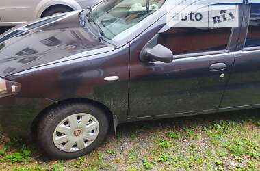Седан Fiat Albea 2011 в 
