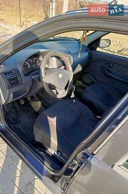 Седан Fiat Albea 2011 в 