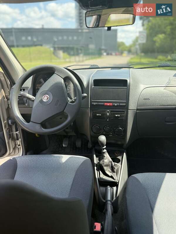 Седан Fiat Albea 2010 в Киеве
