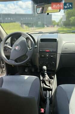 Седан Fiat Albea 2010 в 