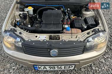 Седан Fiat Albea 2010 в 