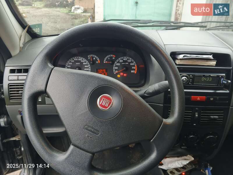 Седан Fiat Albea 2011 в Новомиколаївці