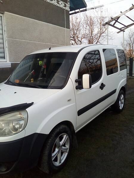 Хэтчбек Fiat Doblo 2006 в Черновцах