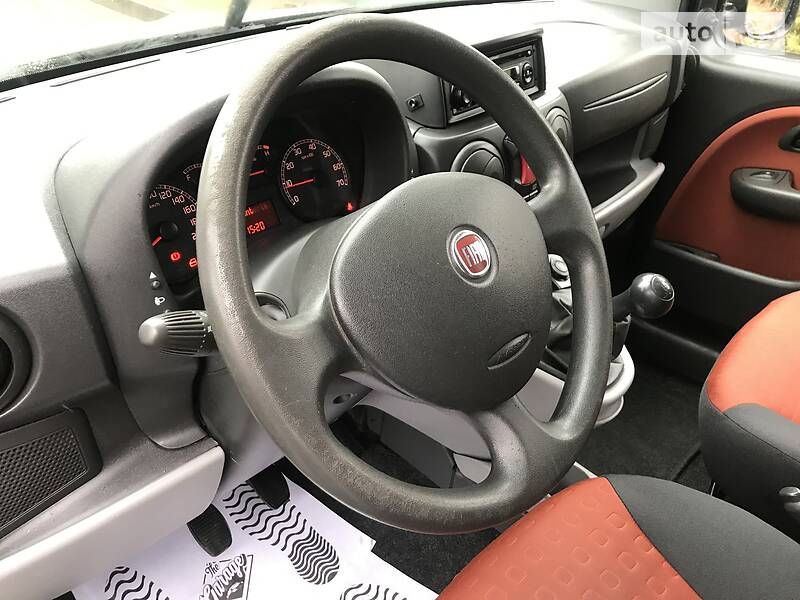 Вантажопасажирський фургон Fiat Doblo 2007 в Луцьку